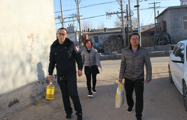 扶貧濟(jì)困送溫暖 真情幫扶獻(xiàn)愛心